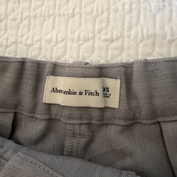 A&F High Rise Tailored Short - Picture 2 of 2